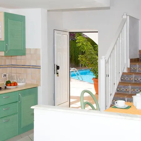 Aparthotel Esquinzo Y Monte Del Mar 3*