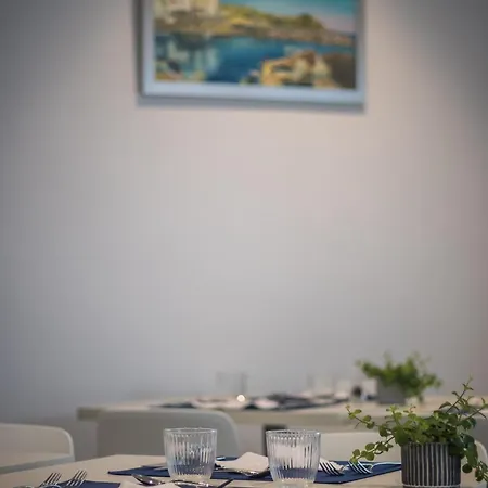 Aparthotel Esquinzo Y Monte Del Mar