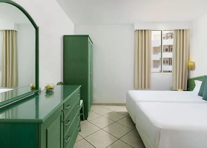 Apartmanhotel Esquinzo Y Monte Del Mar 3*